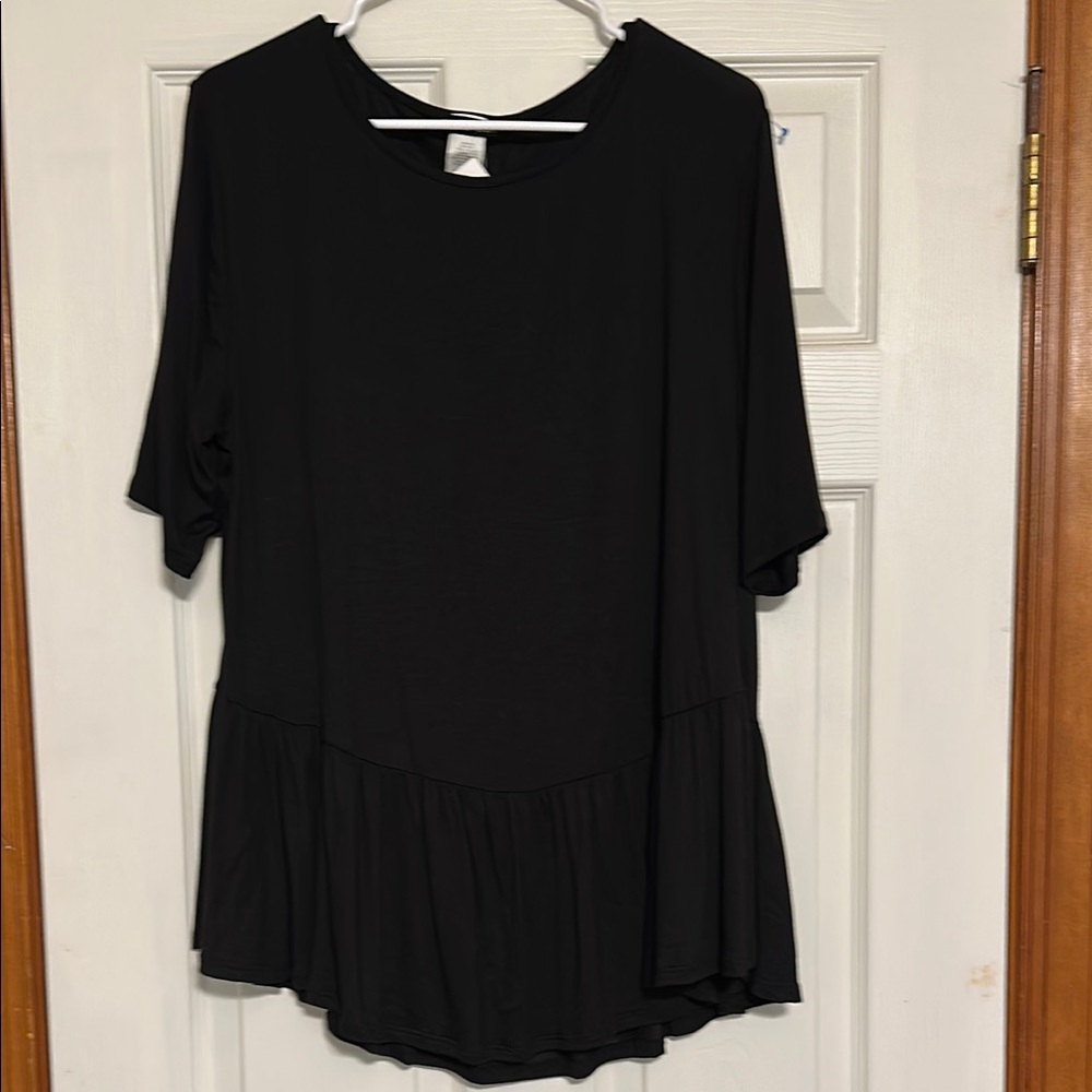Heimish USA Black Women's Top SIZE LARGE